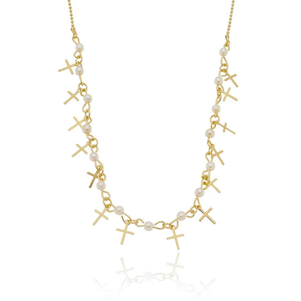 Colar de cruz com pérolas folheado em ouro 18K