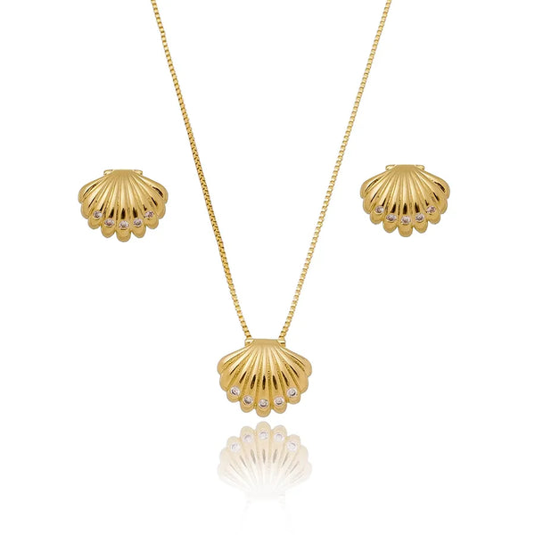 Conjunto de brinco e colar concha do mar folheado em ouro 18K